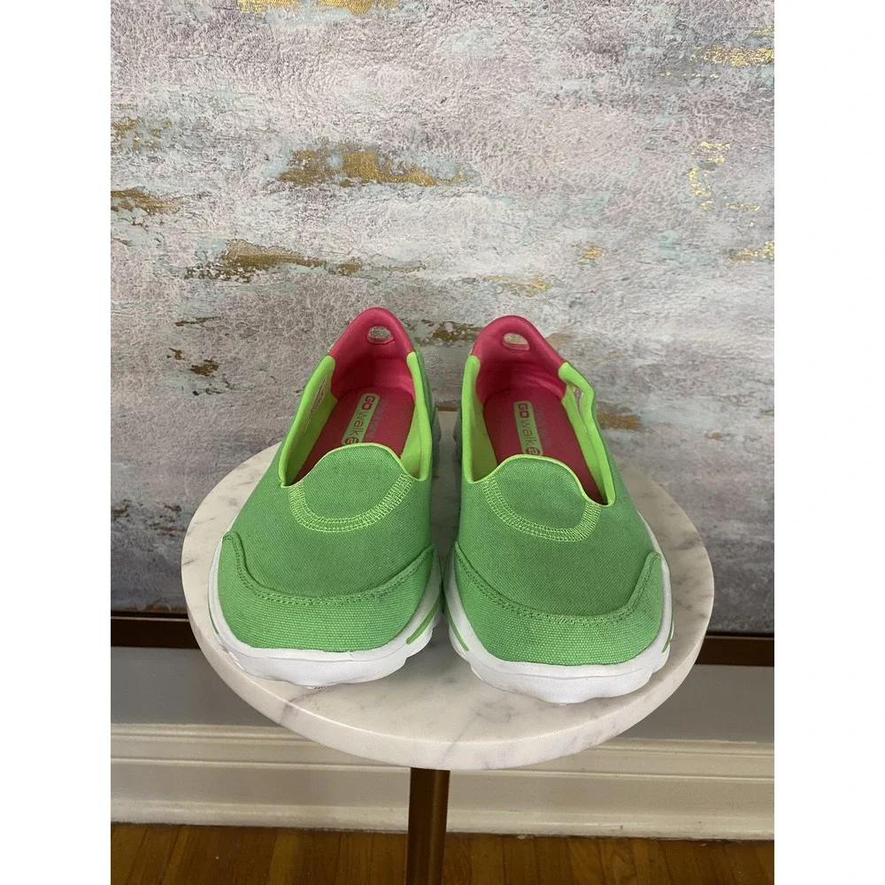 Skechers GOwalk 2 Shoes Womens Size 5.5 Green Slip On Walking Sneakers SN 13976